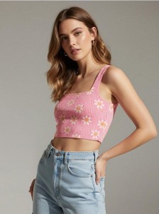 Crop top na ramiączkach w kwiatowy wzór - wielobarwny