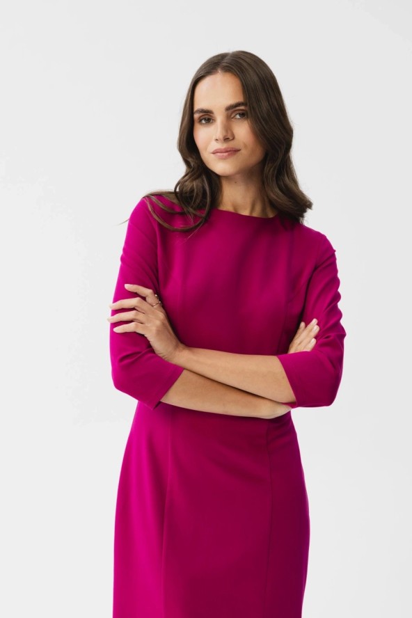 Elegancka sukienka ołówkowa z rozcięciem fioletowa