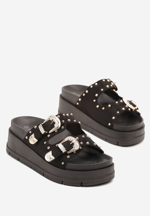 Czarne Klapki na Grubej Podeszwie z Paskami z Klamrami Zdobione Nitami Kosamira