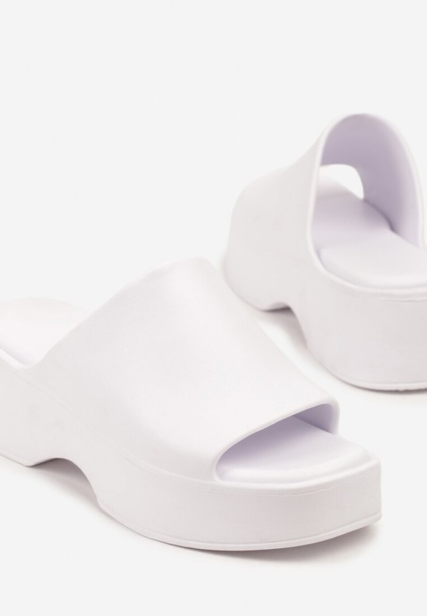 Białe Piankowe Klapki na Grubej Podeszwie Flehira