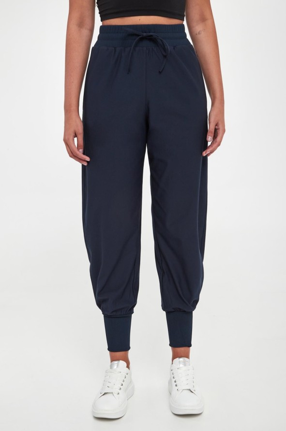 Spodnie dresowe damskie Aderire MM