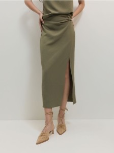 Spódnica z ozdobną klamrą - oliwkowy