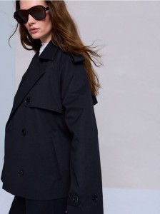 Krótki trencz dwurzędowy z paskiem z wykończniem twill - czarny