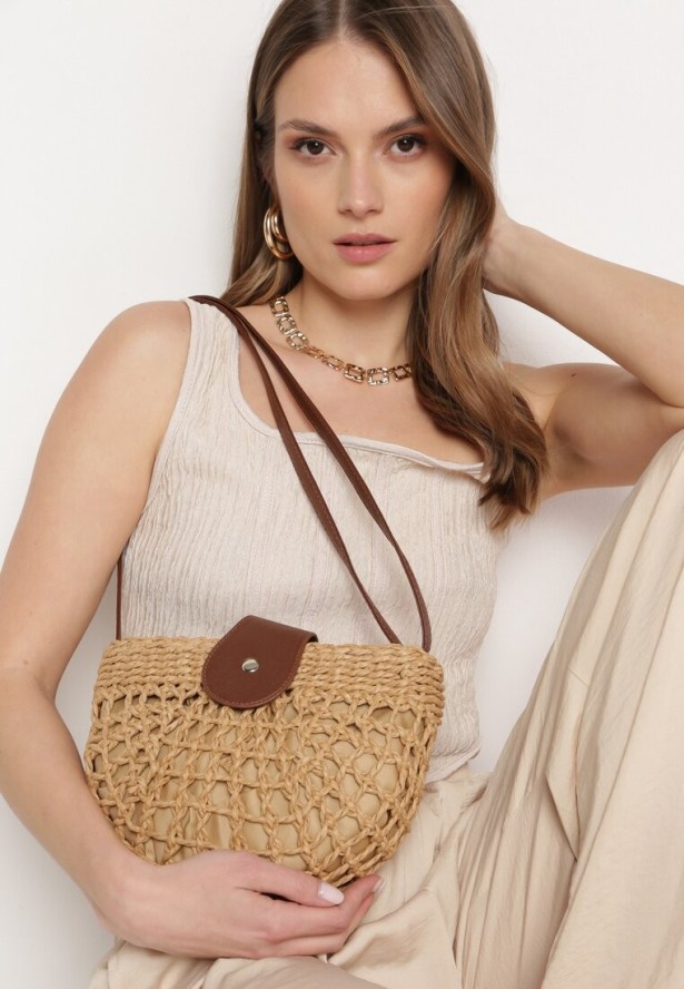 Ciemnobeżowa Torebka z Szerokiej Plecionki na Ramię Zapinana na Zatrzask i Suwak Sadhara