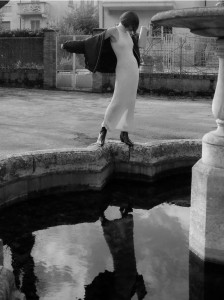 Sukienka z metalizowaną nicią - srebrny