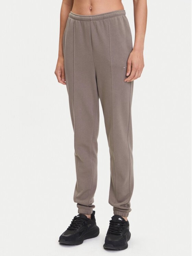 Nike Spodnie dresowe Chill Terry FN2434 Brązowy Regular Fit