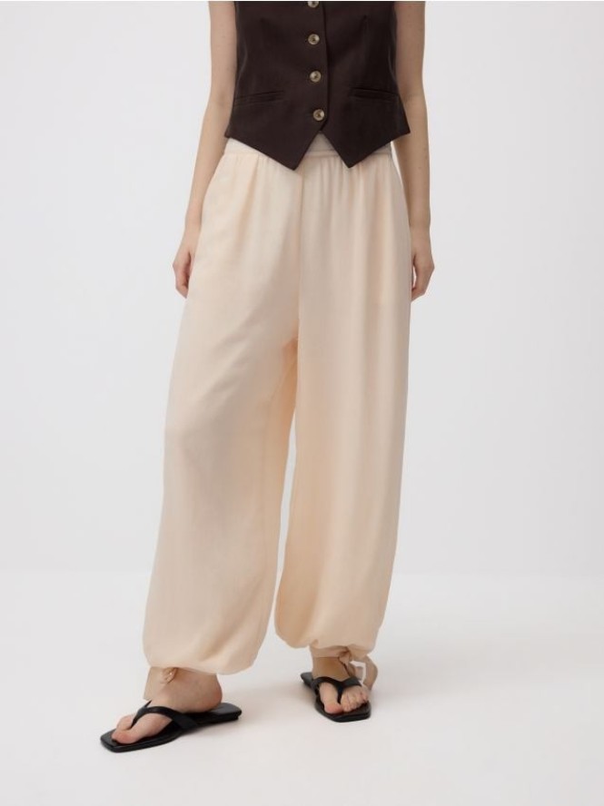 Spodnie jogger z wiązaniem - brzoskwiniowy