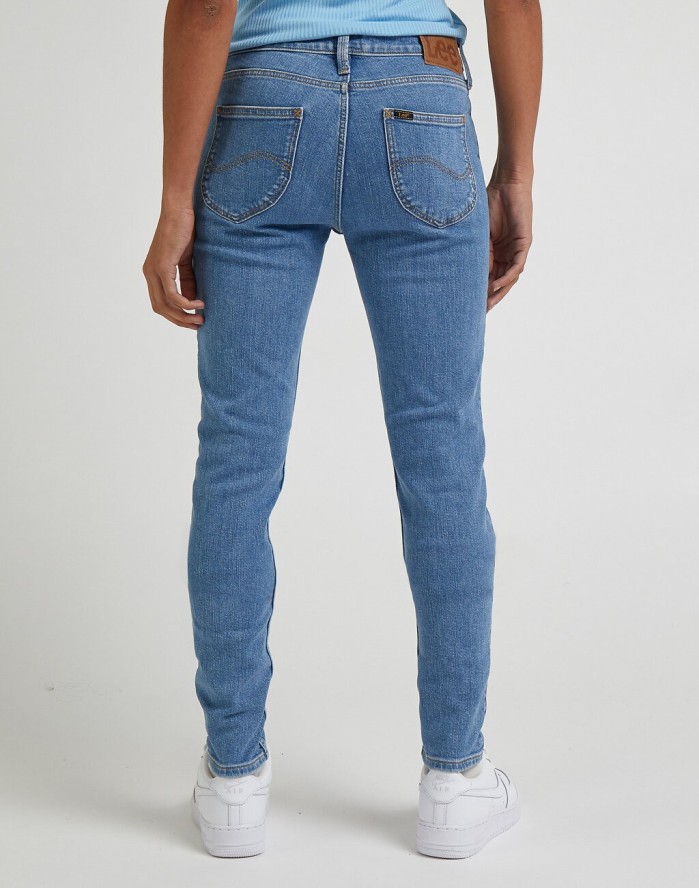 LEE SCARLETT DAMSKIE SPODNIE JEANSOWE JUST A BREESE L526FAB38 112330601