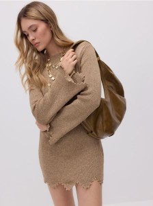 Dzianinowa sukienka mini - złoty