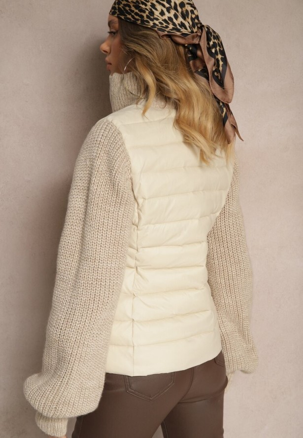 Jasnobeżowa Kurtka ze Sweterkowego Materiału i z Ozdobnym Pikowaniem Vertinae