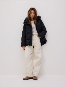 Puchowa kurtka z kapturem - czarny