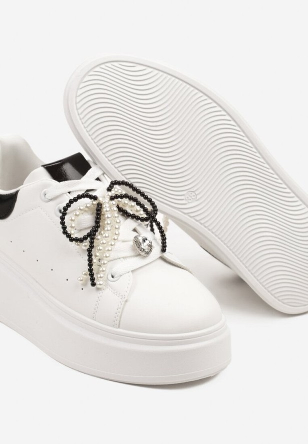 Biało-Czarne Sneakersy na Platformie z Perełkami Przy Sznurowadłach Ulianori