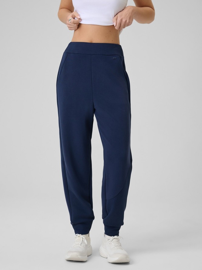 4F Spodnie dresowe z modalem joggery damskie - granatowe XS