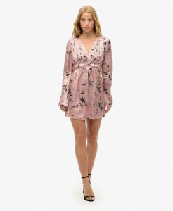 superdry Krótka sukienka żakardowa z rozkloszowanymi rękawami – Blush Floral