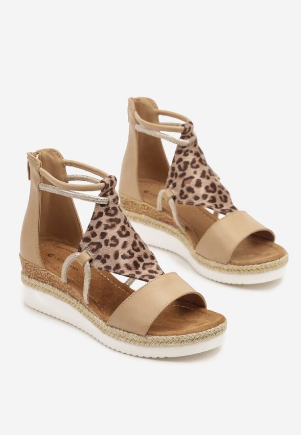 Panterkowe Sandały na Koturnie z Plecionką Ozdobione Metaliczną Wstawką Zevare