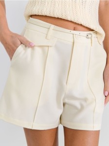 Szorty z przeszyciami z przodu - żółty