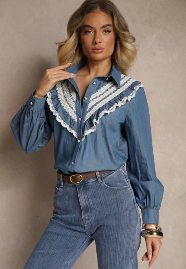 Niebieska Rustykalna Koszula z Bawełny Zdobiona Koronką i Falbankami Lisarilis
