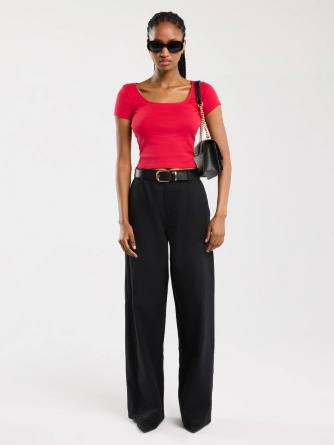 Koszulka damska slim z dekoltem caro czerwona Missa 603