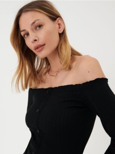 Sukienka mini z odkrytymi ramionami - czarny