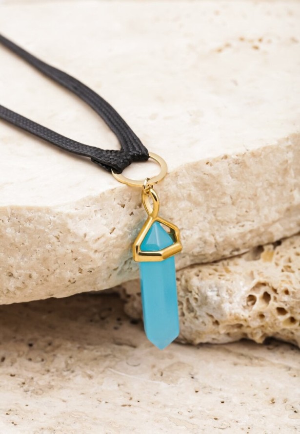 Jasnoniebieski Naszyjnik na Sznurku z Kryształową Zawieszką Yaletha