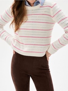 Ażurowy sweter w paski - kremowy