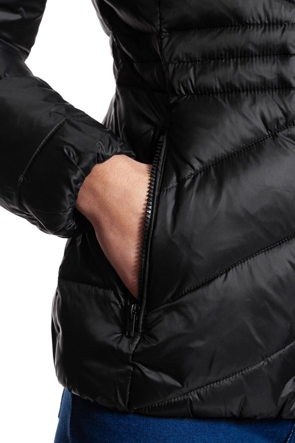 DAMSKA KURTKA ZIMOWA WRANGLER SHORT PUFFER BLACK W4124V501 112128755