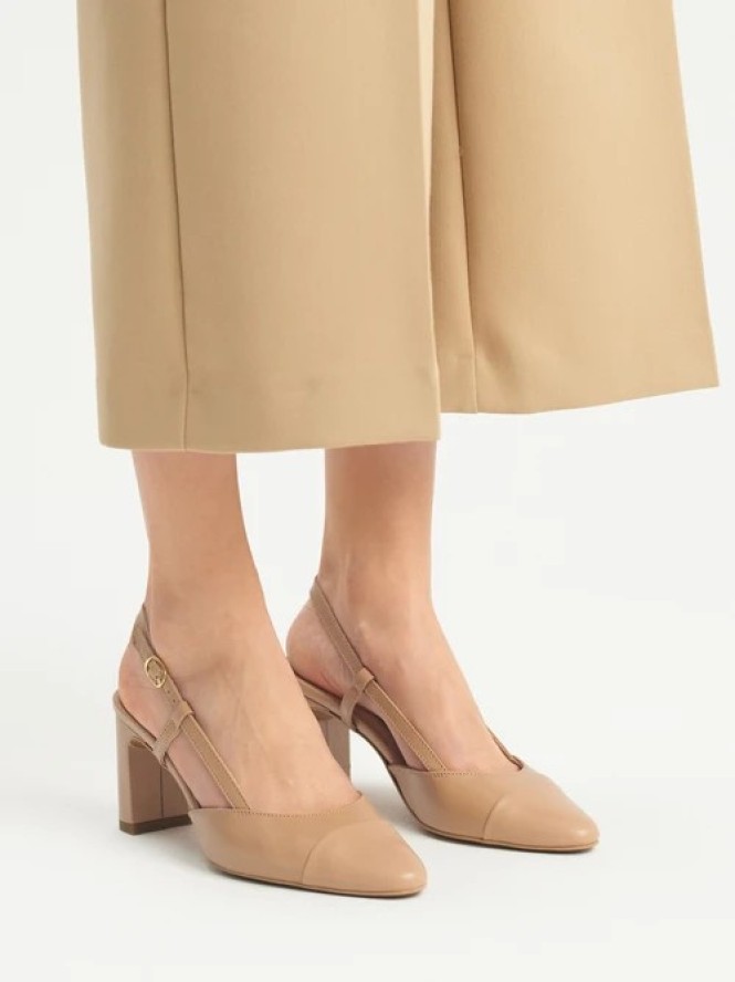 Beżowe czółenka typu slingback