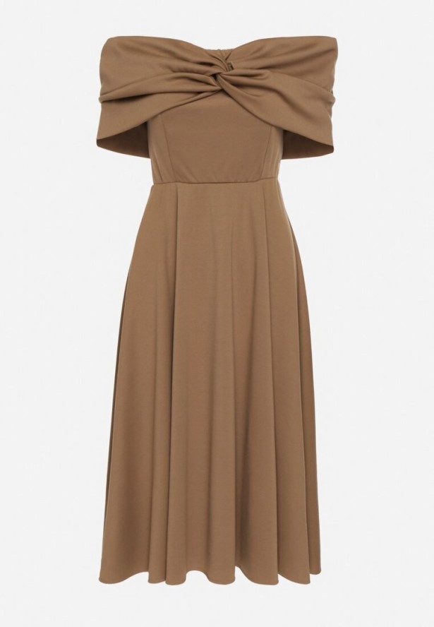 Brązowa Rozkloszowana Sukienka z Odsłoniętymi Ramionami i Drapowaniem Odilene