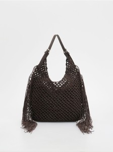 Pleciona torebka hobo z frędzlami - ciemnobrązowy