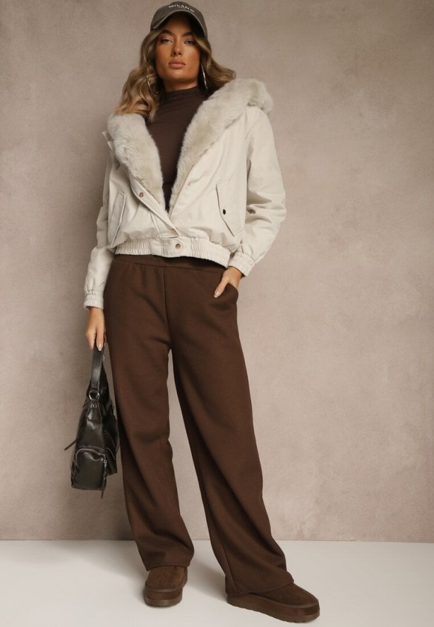 Jasnobeżowa Kurtka o Kroju Bomberki z Kapturem i Futerkiem Rafenea