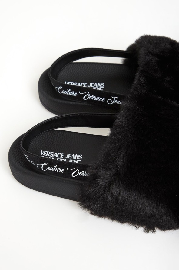 Klapki damskie z futerkiem VERSACE JEANS COUTURE