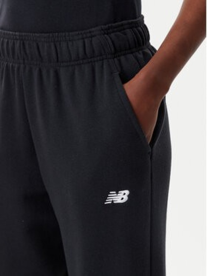 New Balance Spodnie dresowe Essentials WP41500 Czarny Relaxed Fit