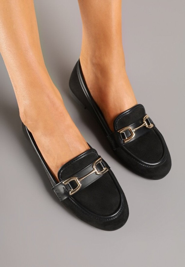 Czarne Mokasyny z Ekozamszu z Ozdobną Metaliczną Aplikacją Nusarila