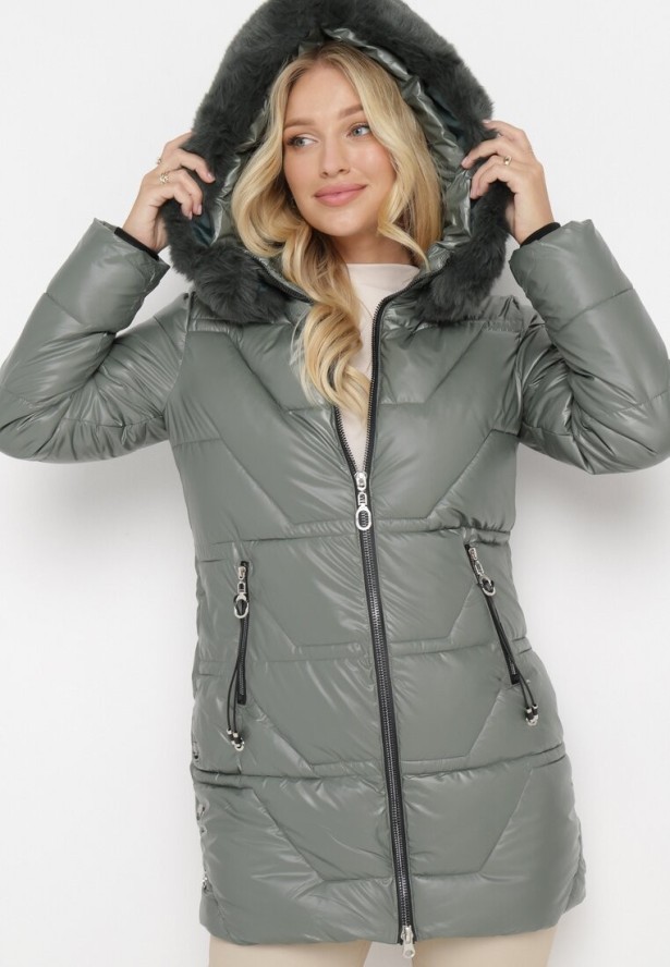 Ciemnozielona Pikowana Kurtka z Kapturem i Futerkiem Sahria