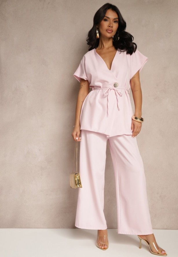 Różowy Komplet Garniturowy Szerokie Spodnie i Marynarka z Paskiem Solsedi