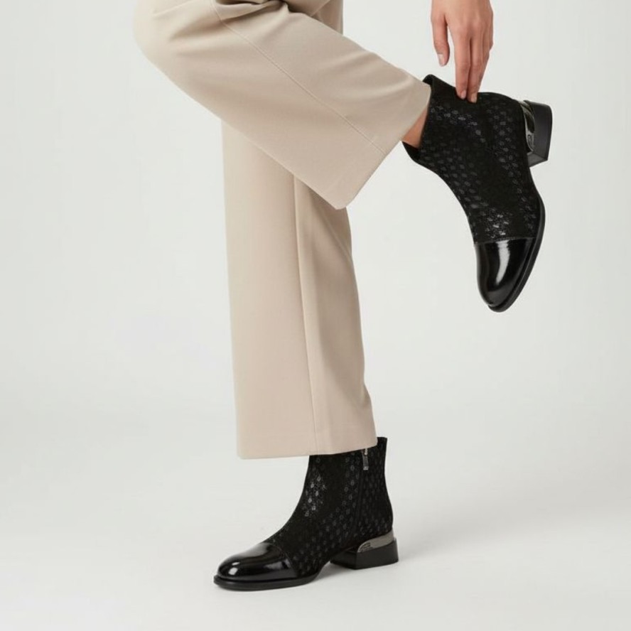 Botki damskie S. Barski, na stabilnym klocku i skórzaną cholewką we wzory, czarne, JC52-862