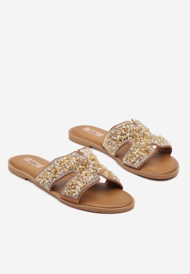 Brązowe Klapki z Ozdobnymi Wycięciami Cyrkoniami i Aplikacją Nilavienne