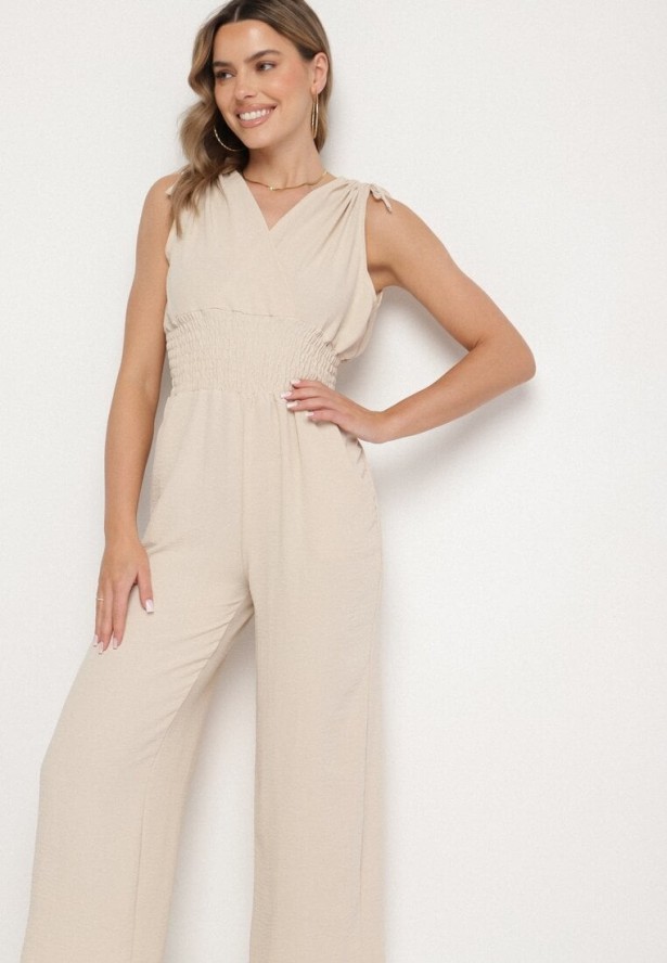 Beżowy Kopertowy Kombinezon z Bawełną i Marszczeniami Lunirisa