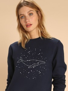 WOOOP Bluza "Whale Constellation" w kolorze granatowym rozmiar: M