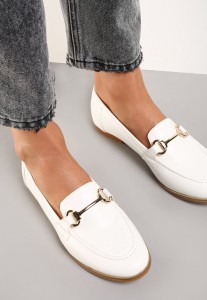 Białe Mokasyny Sakina