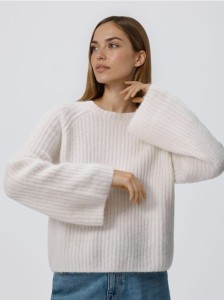Sweter z wełną i moherem - złamana biel