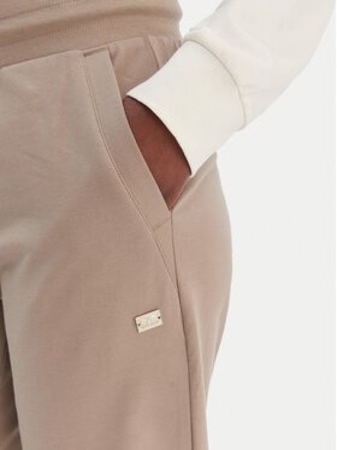 EA7 Emporio Armani Spodnie dresowe 7W000461 AF13135 U6167 Beżowy Regular Fit