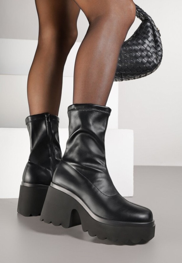 Czarne Przylegające Botki Vices w Stylu Grunge na Słupku z Ociepleniem Falarina