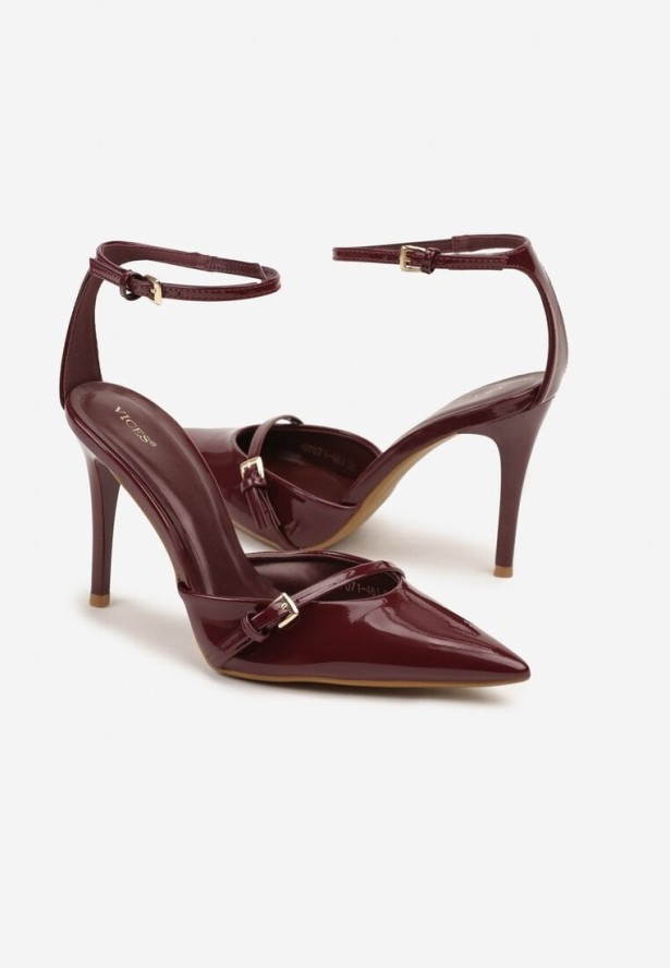 Bordowe Szpilki Vices z Lakierowanym Połyskiem i Ozdobną Sprzączką Tilonea