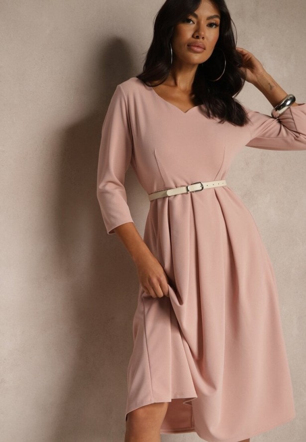 Jasnoróżowa Sukienka o Rozkloszowanym Kroju z Rękawem Długości 3/4 Nomini