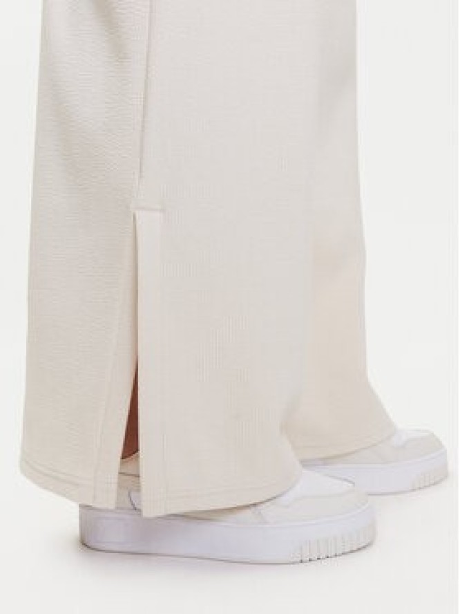 Puma Spodnie dresowe Her 685061 Beżowy Straight Fit