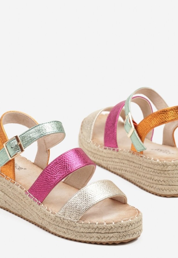 Wielokolorowe Sandały z Oryginalnymi Paskami i Koturnem Ozdobionym Jutą Daviloriae