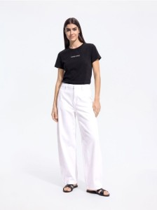 Dopasowany t-shirt z nadrukiem - czarny