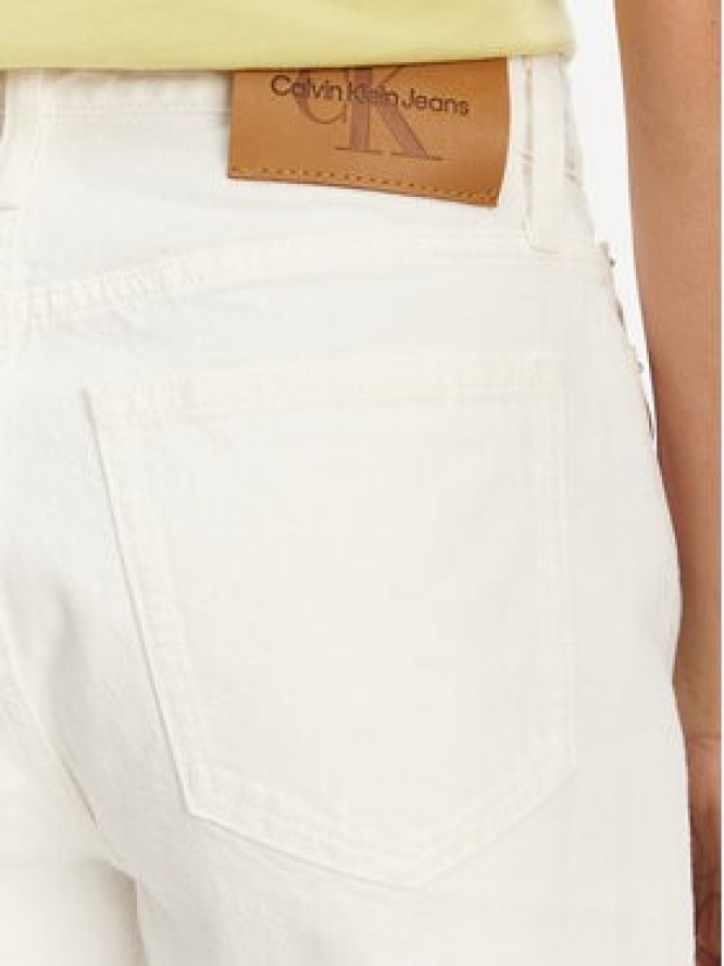 Calvin Klein Jeans Szorty jeansowe J20J225153 Biały Mom Fit