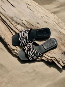 Skórzane klapki z włosem - wielobarwny